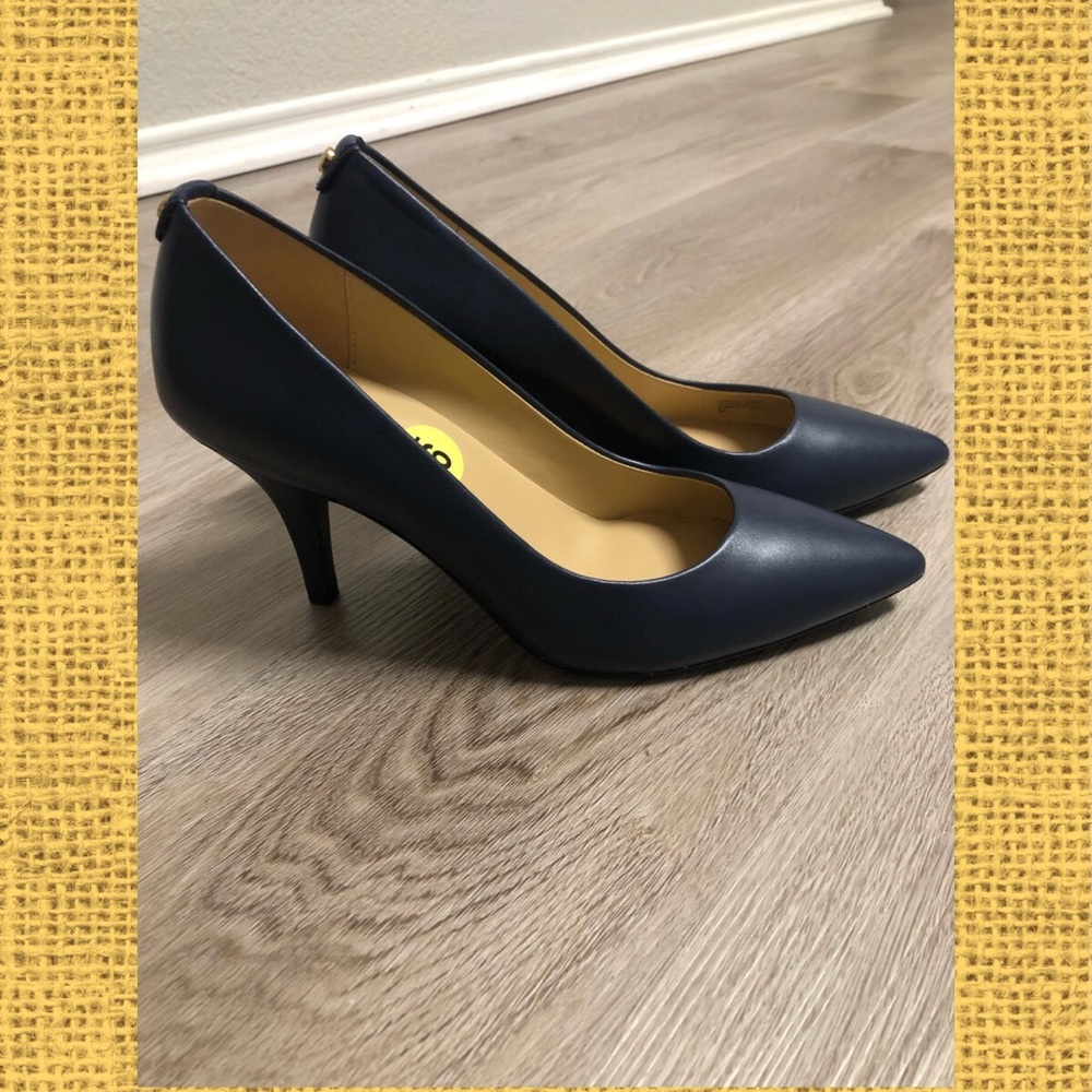 Michael Kors Dorothy Flex Leather Pumps in Size 9